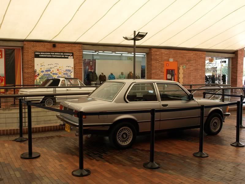 323i_1.jpg