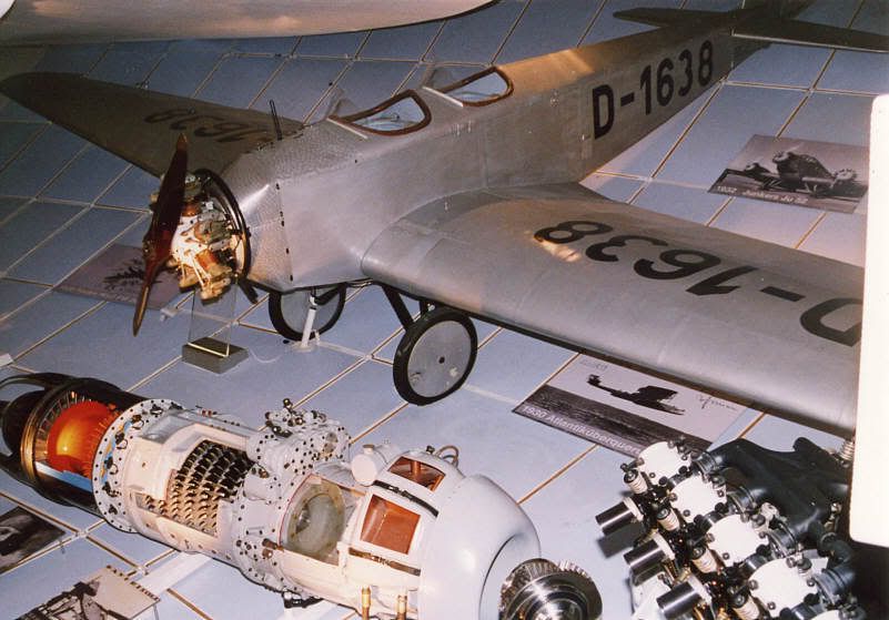 bmw_flugzeug_museum-b.jpg
