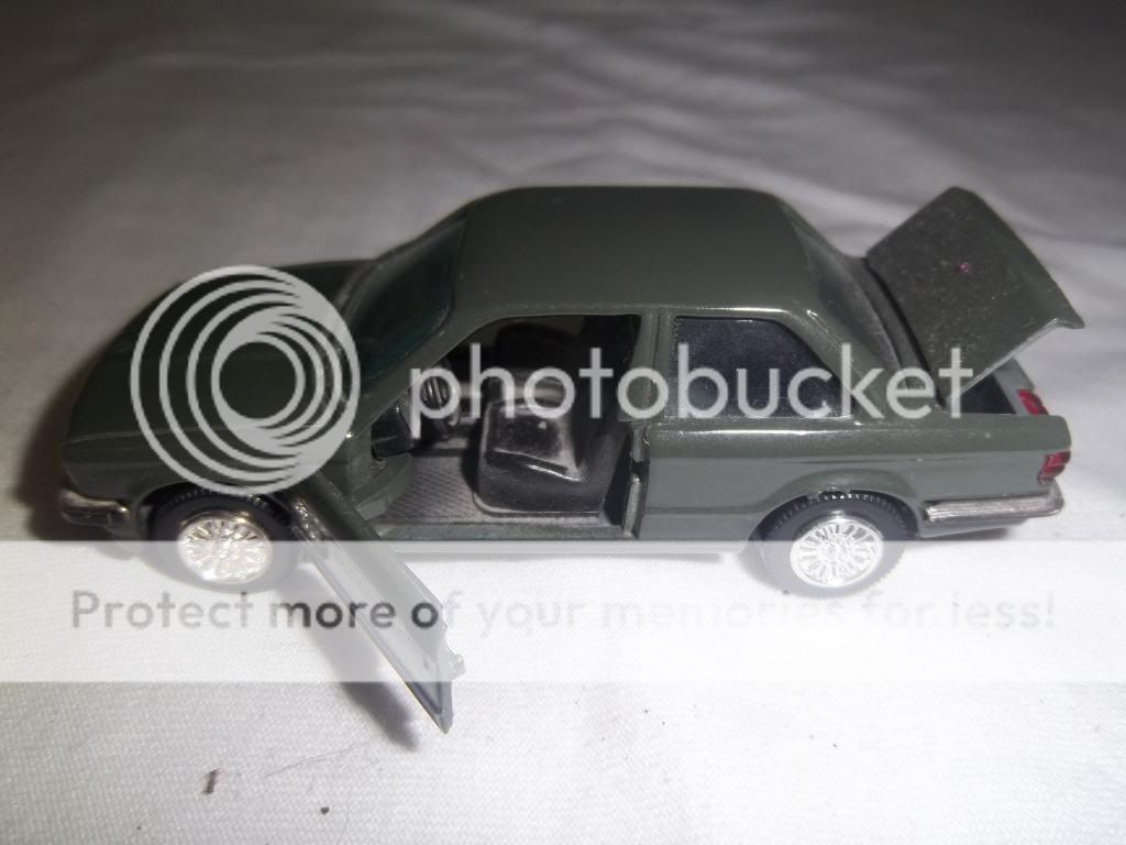 083-2_zps88bac9bd.jpg
