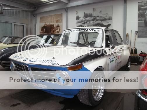 69_BMW2002ti_Racing_White_01.jpg